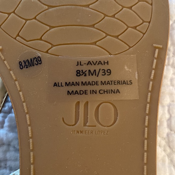 Jennifer Lopez gold sandal - Picture 4 of 6